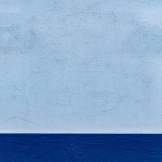 Peinture abstraite de couleur bleue avec une ligne blanche dessus